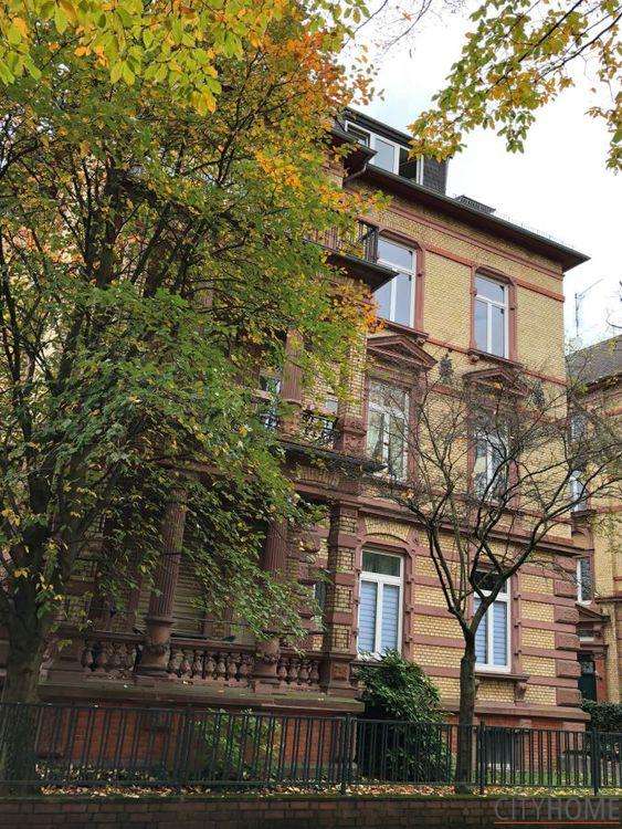 Viktoriastraße, sehr schöne Altbauwohnung in Villenlage
