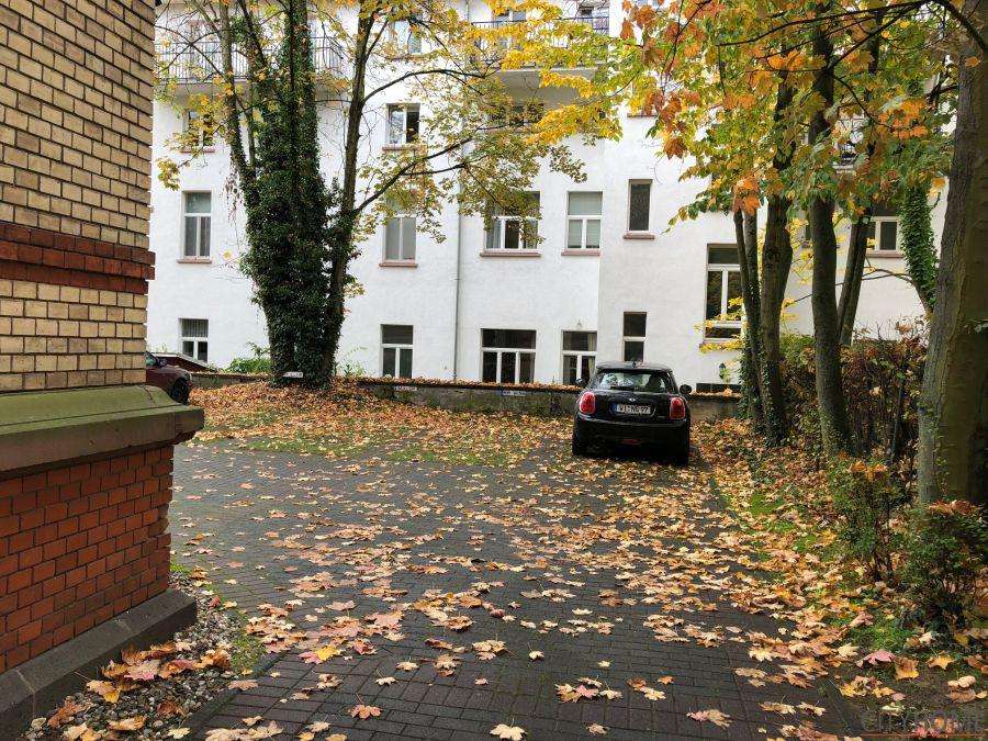 Viktoriastraße, sehr schöne Altbauwohnung in Villenlage