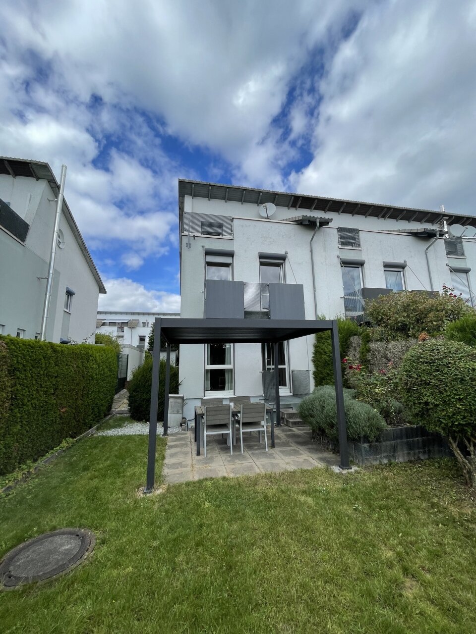 Wiesbaden: Freudenberg, schönes Reihenhaus, ruhige Lage mit Garten, Parkplatz 