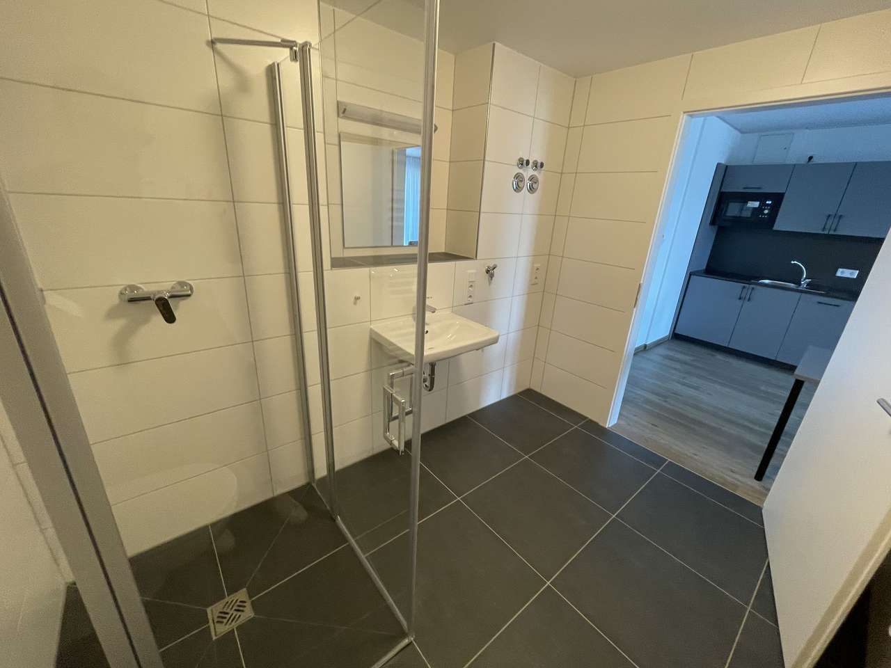 Kantstraße, Apartment in super Lage, direkt neben der UNI!