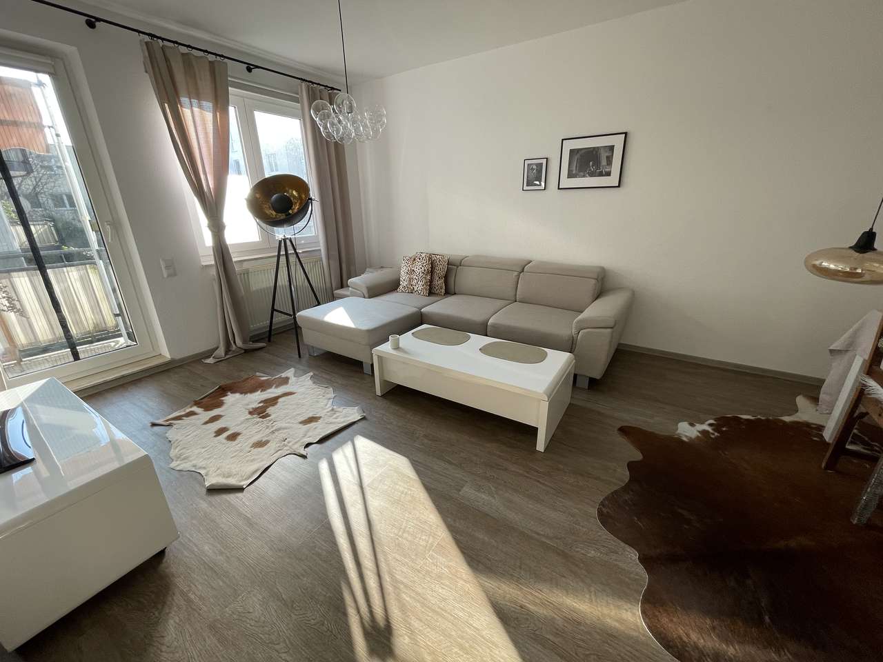 Kreuzberger Ring, helle Wohnung mit Balkon und Garage