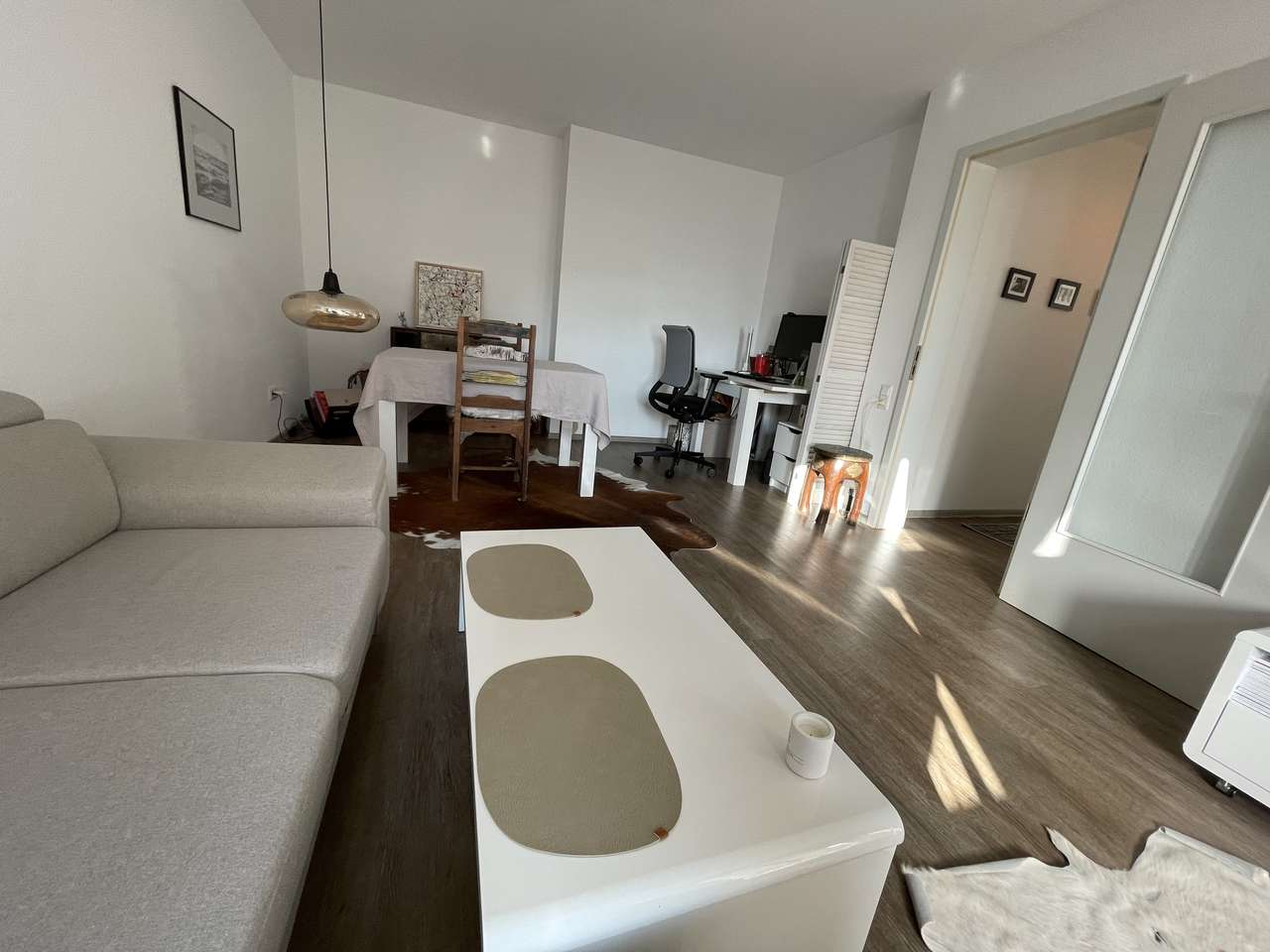 Kreuzberger Ring, helle Wohnung mit Balkon und Garage