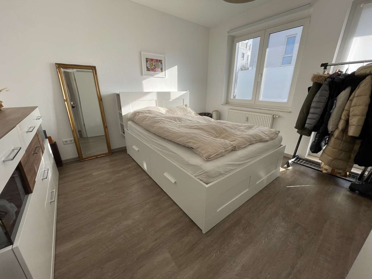 Kreuzberger Ring, helle Wohnung mit Balkon und Garage