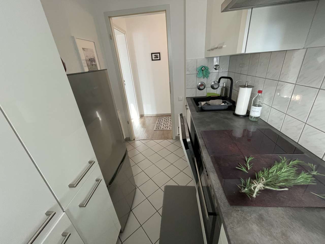 Kreuzberger Ring, helle Wohnung mit Balkon und Garage