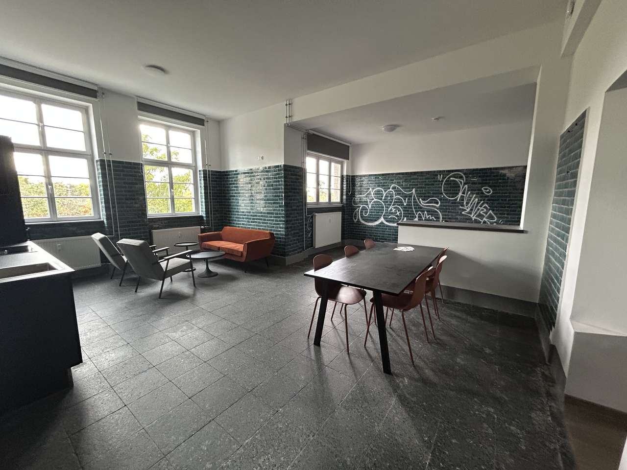 Mehrere großzügige Zimmer in super Verkehrsanbindung und hochwertig ausgestattet!