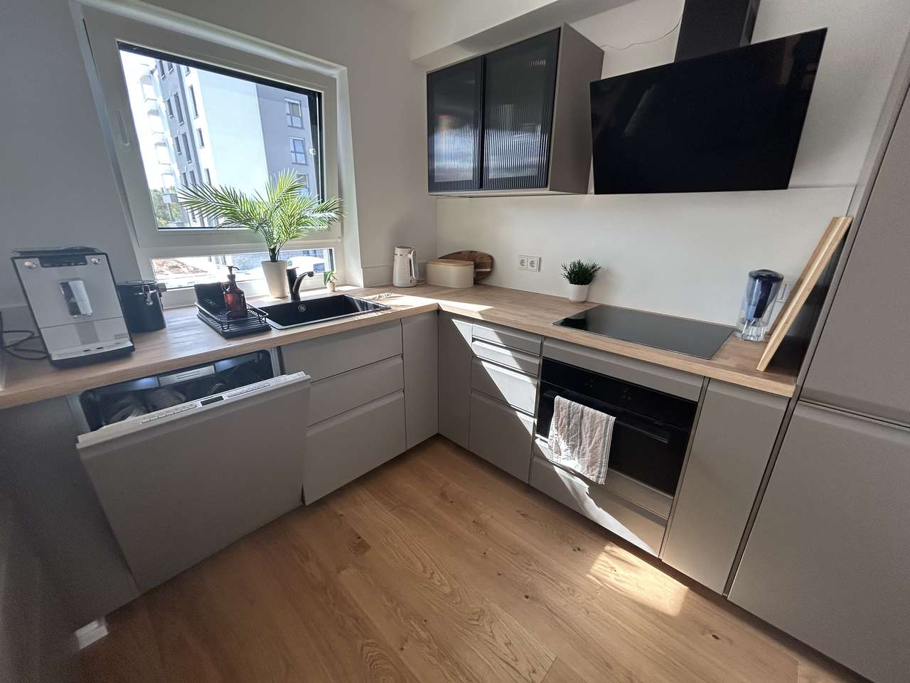 Sehr schöne Neubauwohnung mit großem Balkon und Tiefgarage