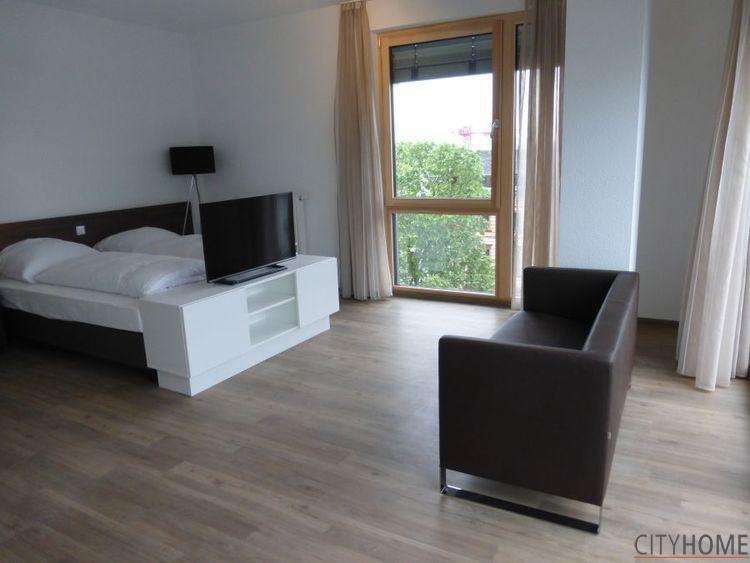 Wiesbaden: Rheinstraße, viel Licht, sehr zentrale Lage 