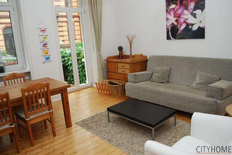 Wiesbaden: Roonstraße, schöne Stilaltbauwohnung, DSL inclusive 