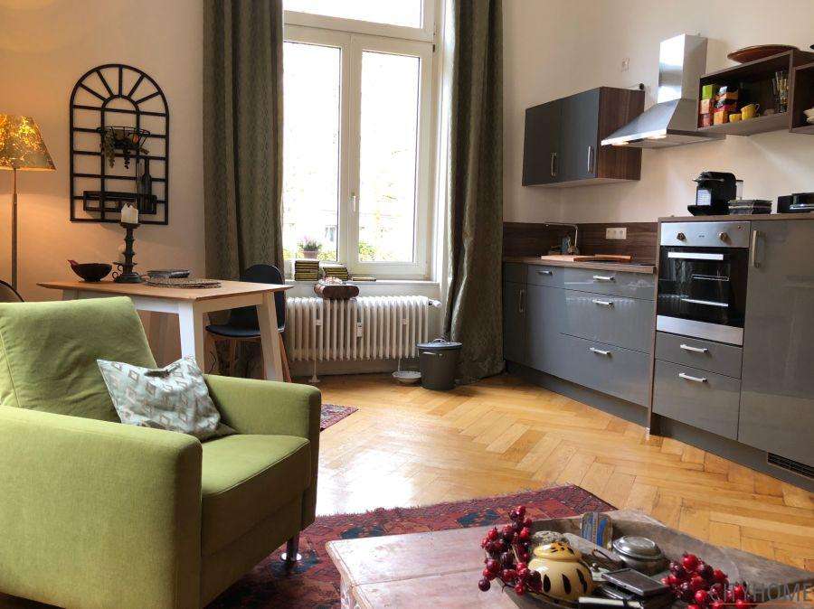 Viktoriastraße, sehr schöne Altbauwohnung in Villenlage