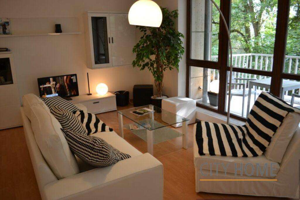 Wiesbaden: Bierstadter Straße, mit Balkon und Garage 