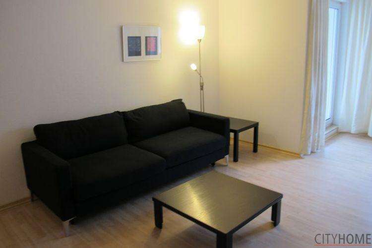 Wiesbaden: Daimlerstraße, großzügige Wohnung mit Garage und Balkon 