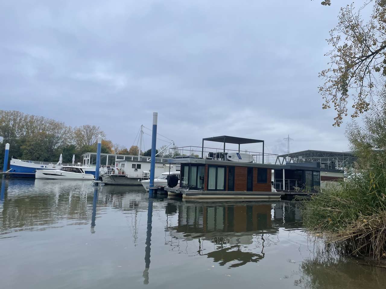 Wiesbaden: Wohnen auf dem Wasser 