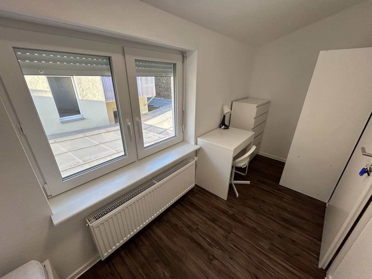 Mainz Kostheim: Zimmer in 5er WG, ruhige Lage zwischen Mainz und Wiesbaden mit Hofenbenutzung. 