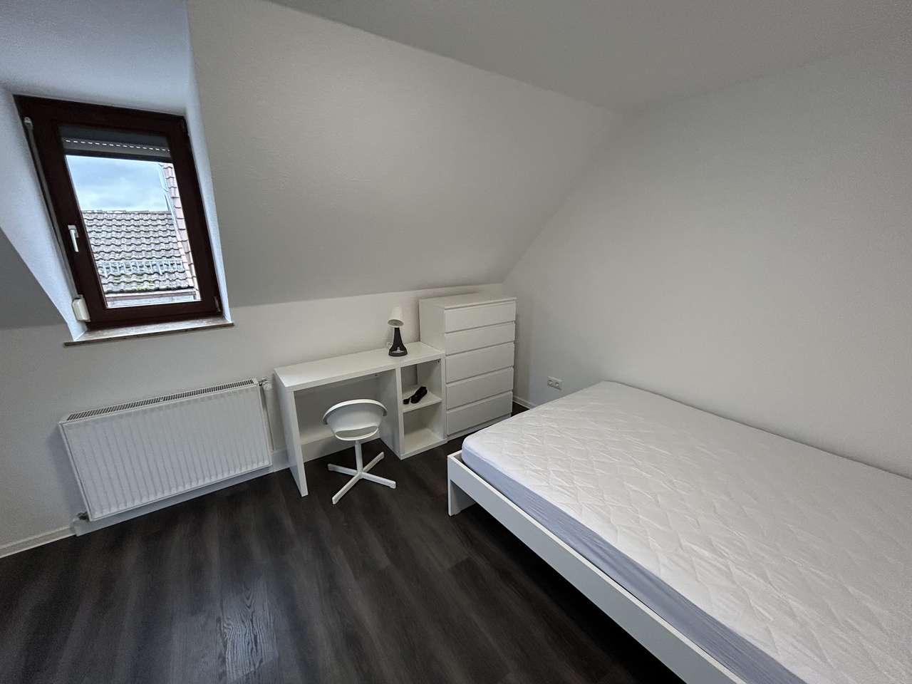 Mainz: Zimmer in 4er WG, ruhige Lage in Mainz-Weisenau mit Hofbenutzung 