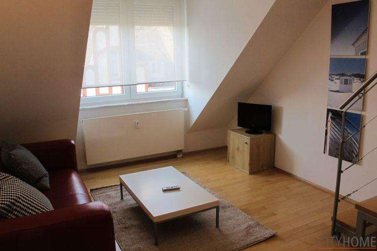 Wiesbaden: Waldstraße, helles Apartment über 2 Etagen, Garage optional 