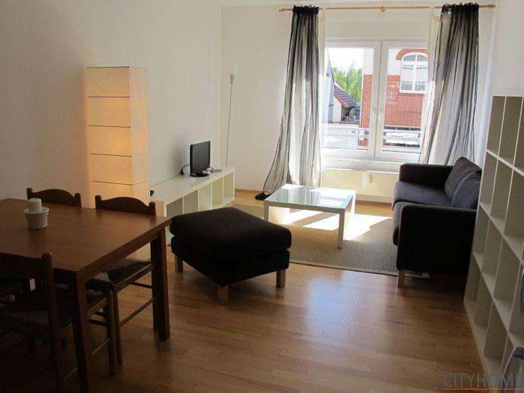 Wiesbaden: Waldstraße, mit guter Raumaufteilung, WLAN, Garage optional 