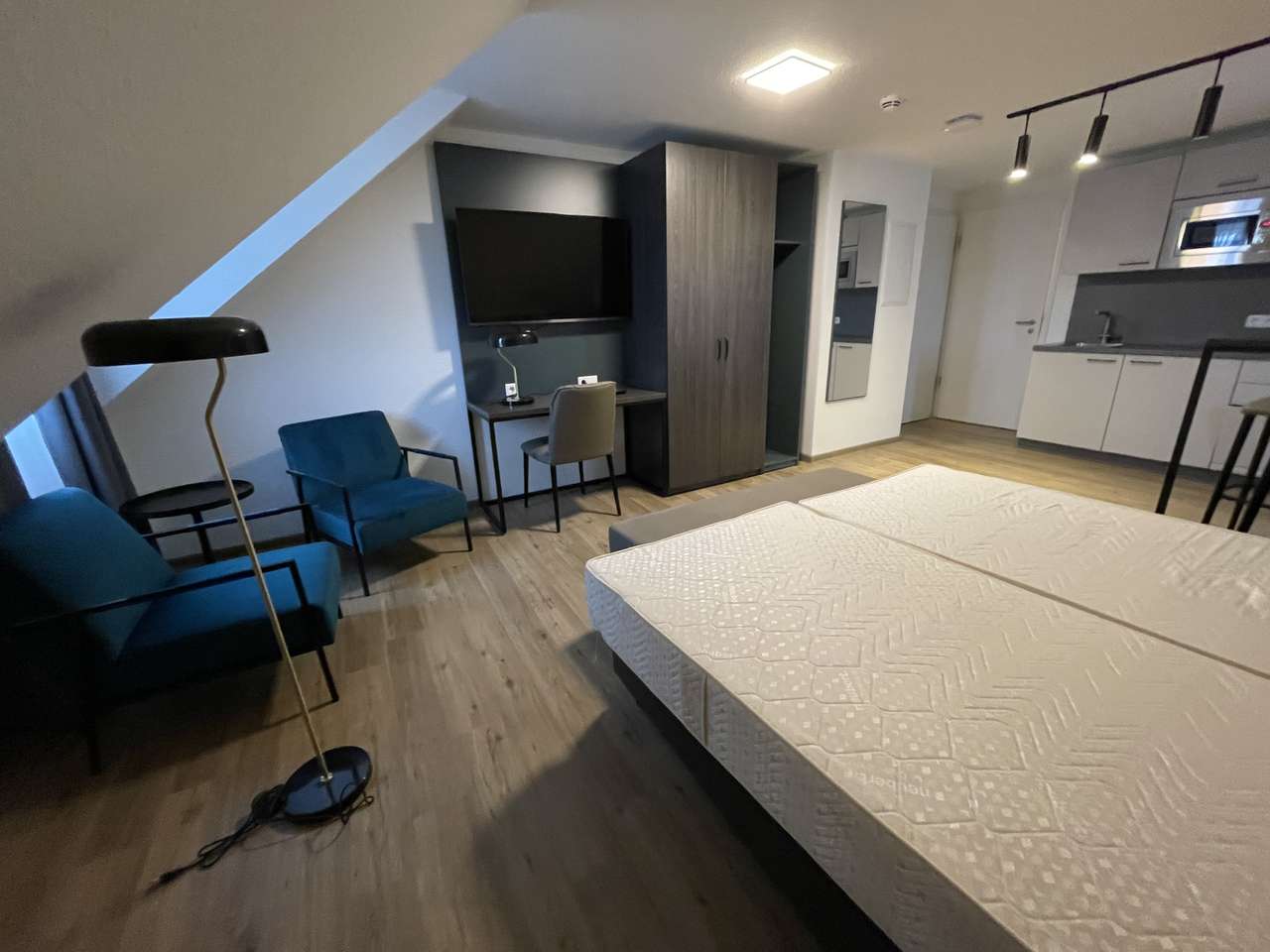 Darmstadt: Am Fürstenbahnhof, WiFi, Parkplatz auf Anfrage 