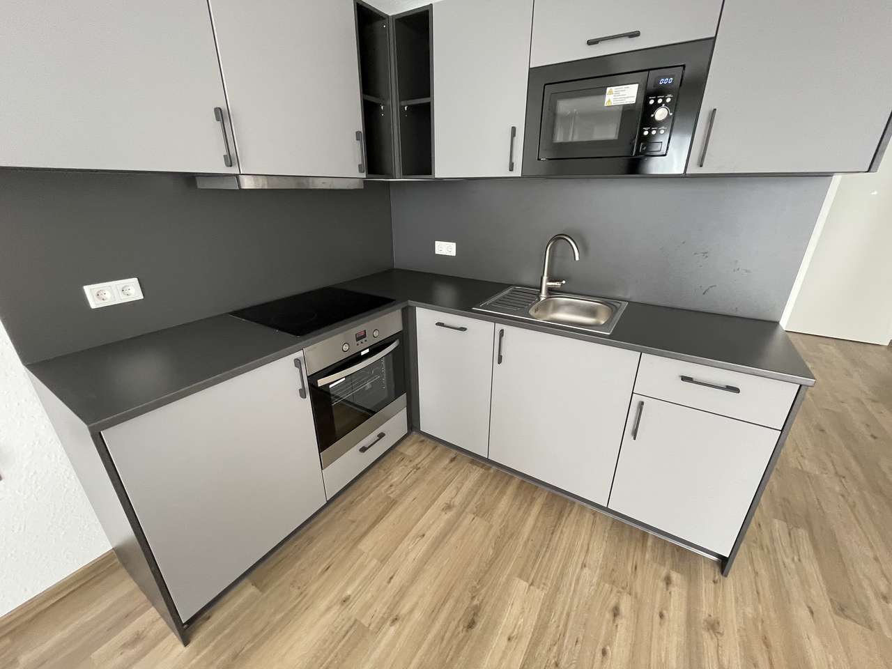 Kantstraße, Apartment in super Lage, direkt neben der UNI!