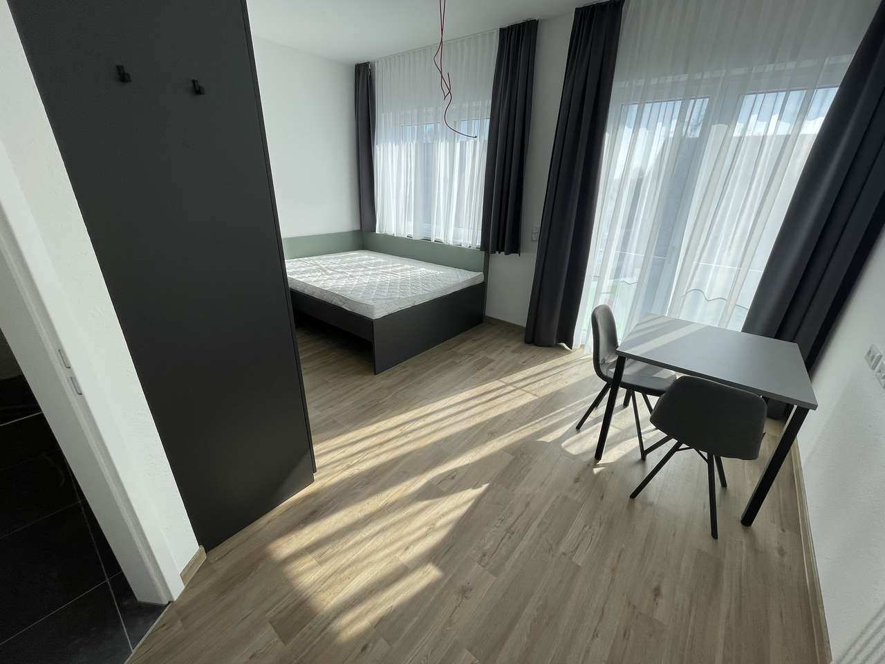 Wiesbaden: Hochheimer Straße, Neubau-Apartments zwischen Mainz und Wiesbaden 