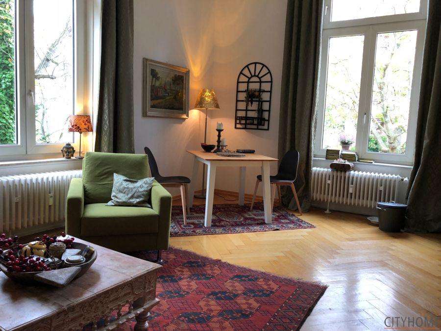 Viktoriastraße, sehr schöne Altbauwohnung in Villenlage