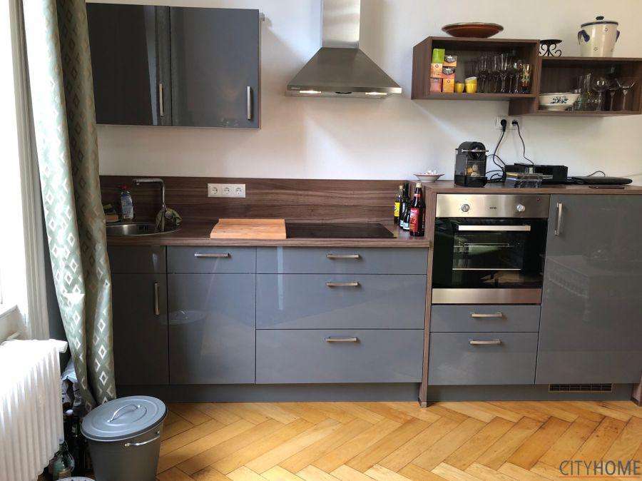 Viktoriastraße, sehr schöne Altbauwohnung in Villenlage