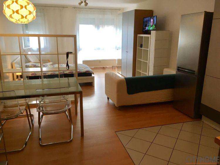 Wiesbaden: Waldstraße, großzügiges Apartment Garage auf Wunsch 