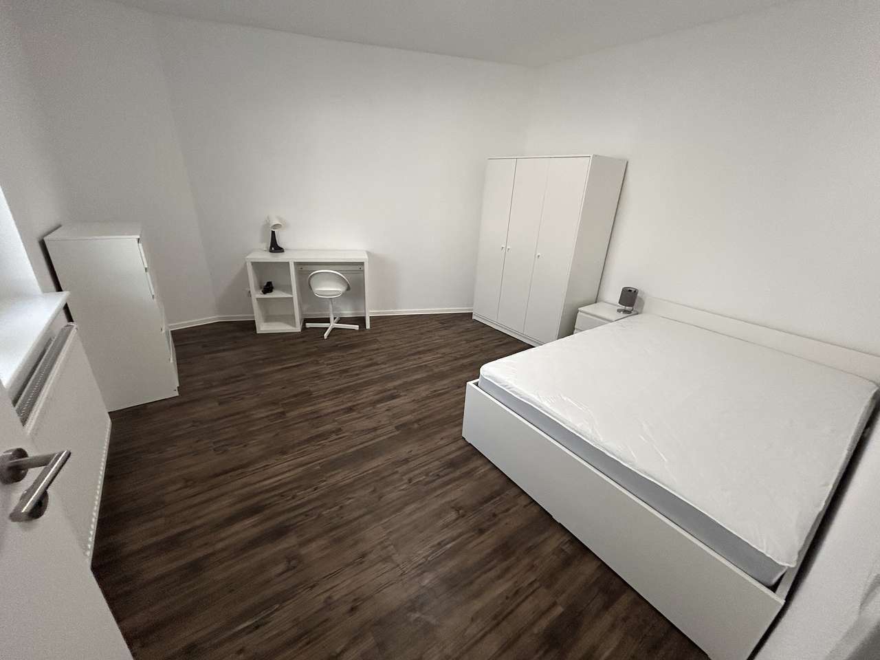 Mainz Kostheim: Zimmer in 5er WG, ruhige Lage zwischen Mainz und Wiesbaden mit Hofenbenutzung. 