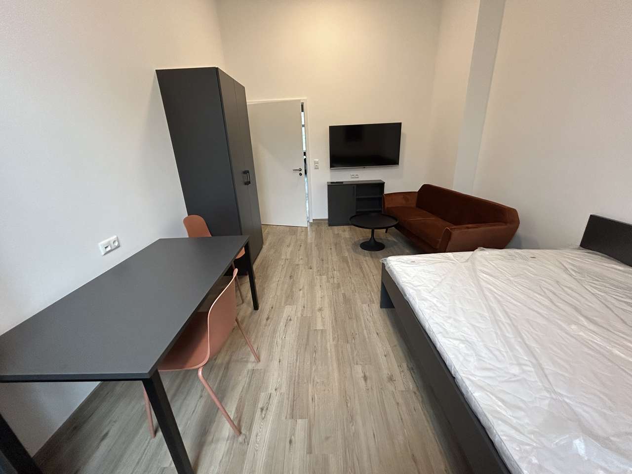 Mehrere großzügige Zimmer in super Verkehrsanbindung und hochwertig ausgestattet!