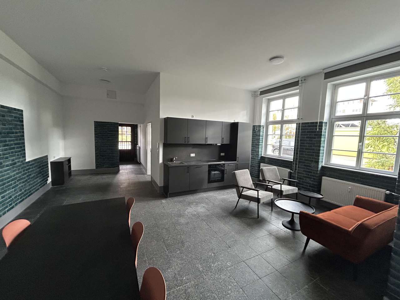 Mehrere großzügige Zimmer in super Verkehrsanbindung und hochwertig ausgestattet!