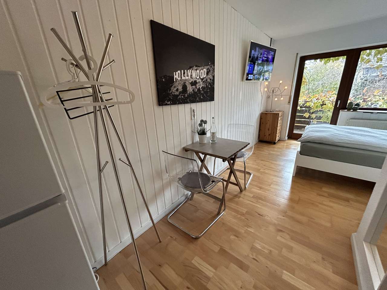 Hotelalternative, schnell auf der A66, gut parken, Balkon. 