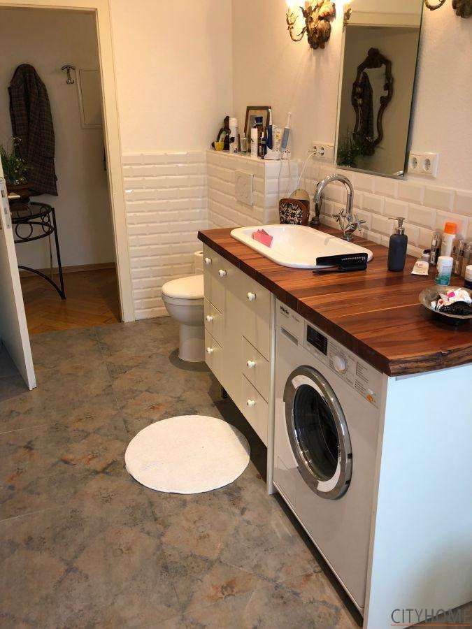 Viktoriastraße, sehr schöne Altbauwohnung in Villenlage
