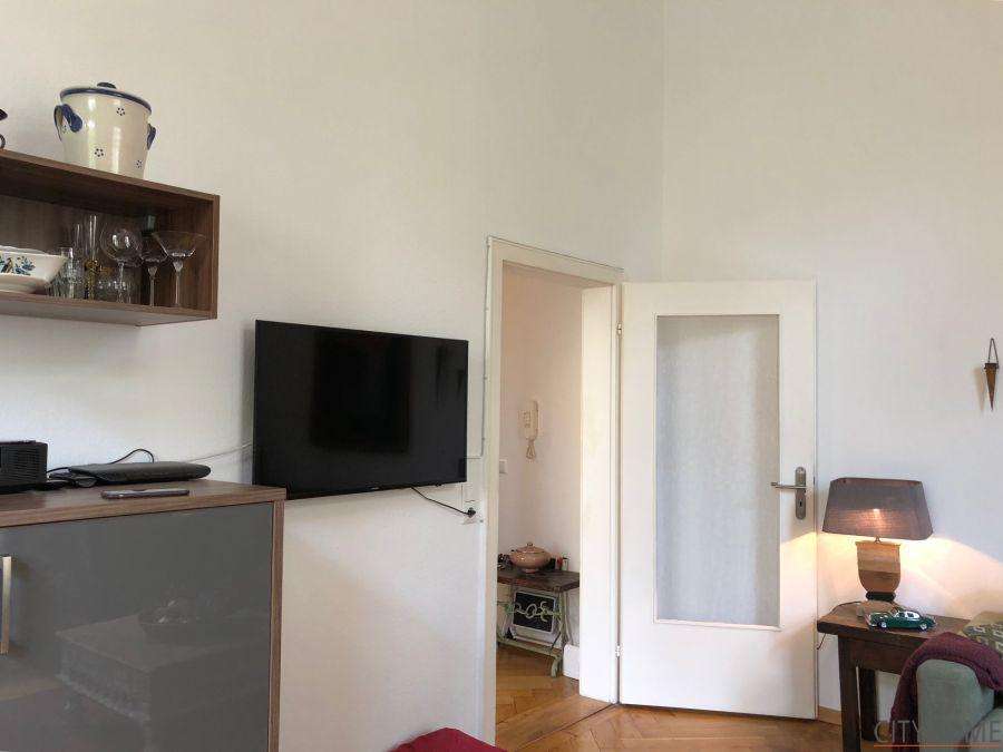 Viktoriastraße, sehr schöne Altbauwohnung in Villenlage