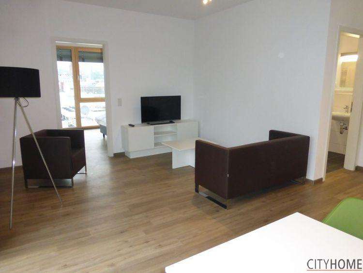 Wiesbaden: Rheinstraße, zwischen City und Bahnhof, Garage optional. 