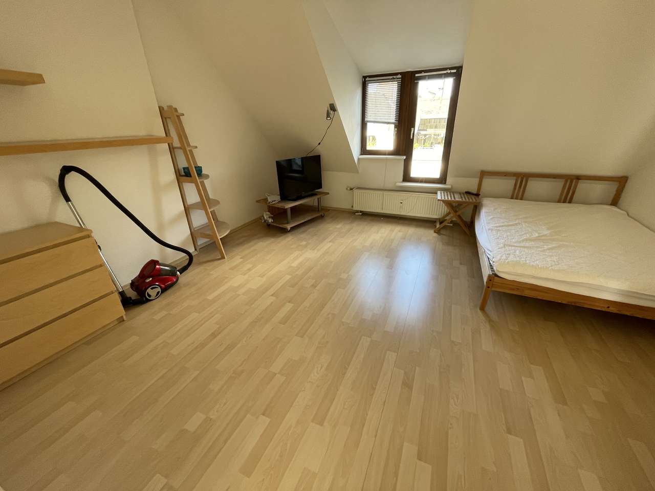 Wiesbaden: Werderstraße, mit Balkon in schönem citynahem Altbau 