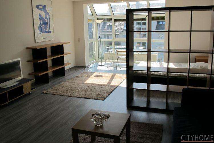 Wiesbaden: Teutonenstraße, Apartment mit schönem Glaserker, Garage optional 