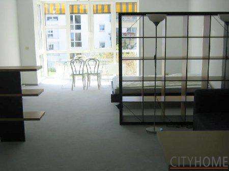 Wiesbaden: Teutonenstraße, großes Apartment mit Glaserker, Garage optional 