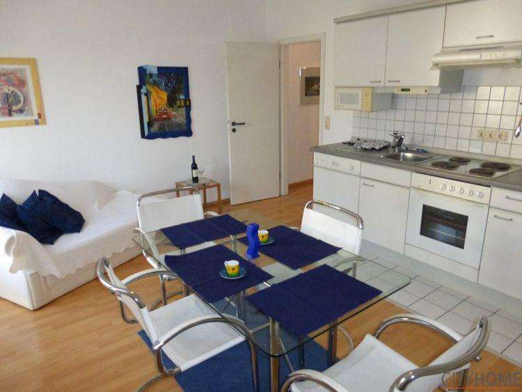 Wiesbaden: Stanleystraße, helles Apartment mit separater Wohnküche und DSL 