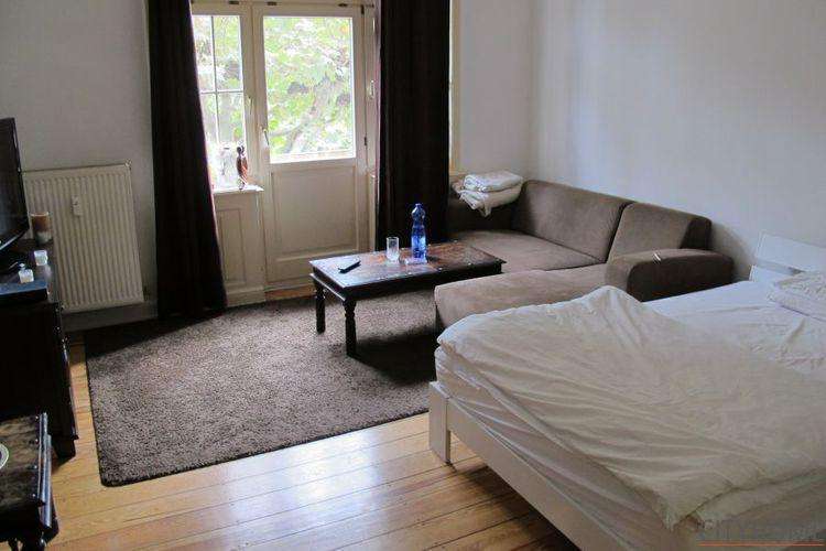 Wiesbaden: Straße der Republik, sanierter Altbau mit Balkon nahe Schloßpark 