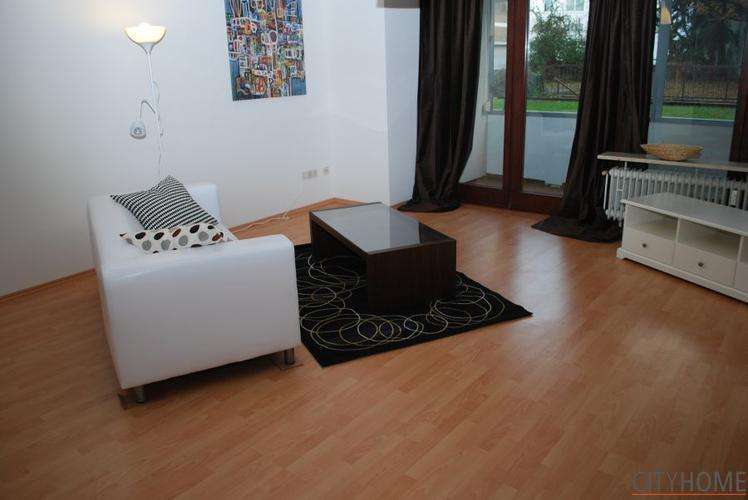 Mainz: City-Home.de: Großzügiges Apartment am Schillerplatz, 1 Zimmer, großer Balkon 