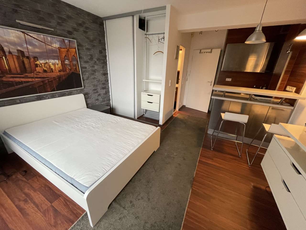 Viktoriastraße, nahe Bahnhof und City mit Balkon