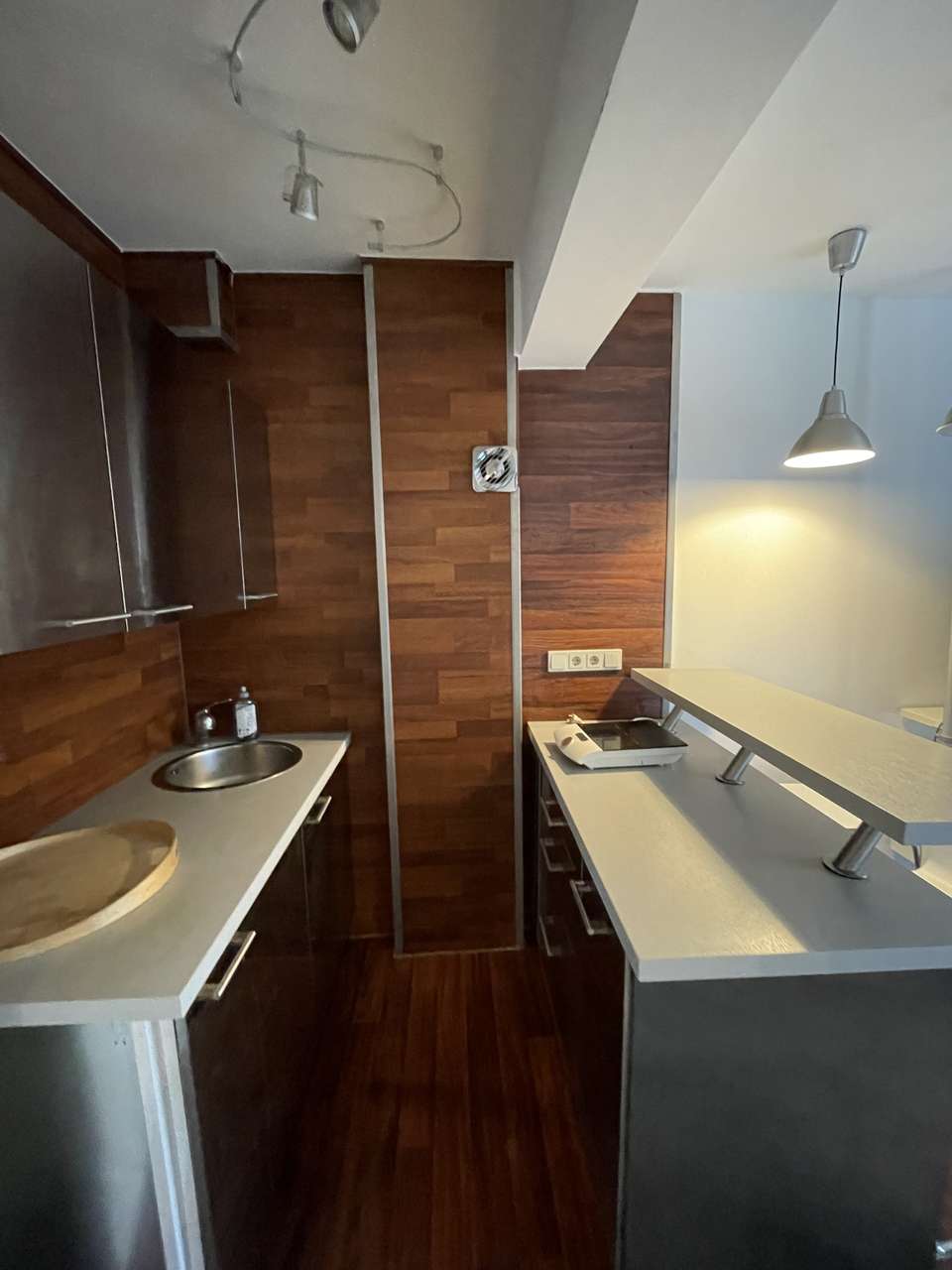 Viktoriastraße, nahe Bahnhof und City mit Balkon