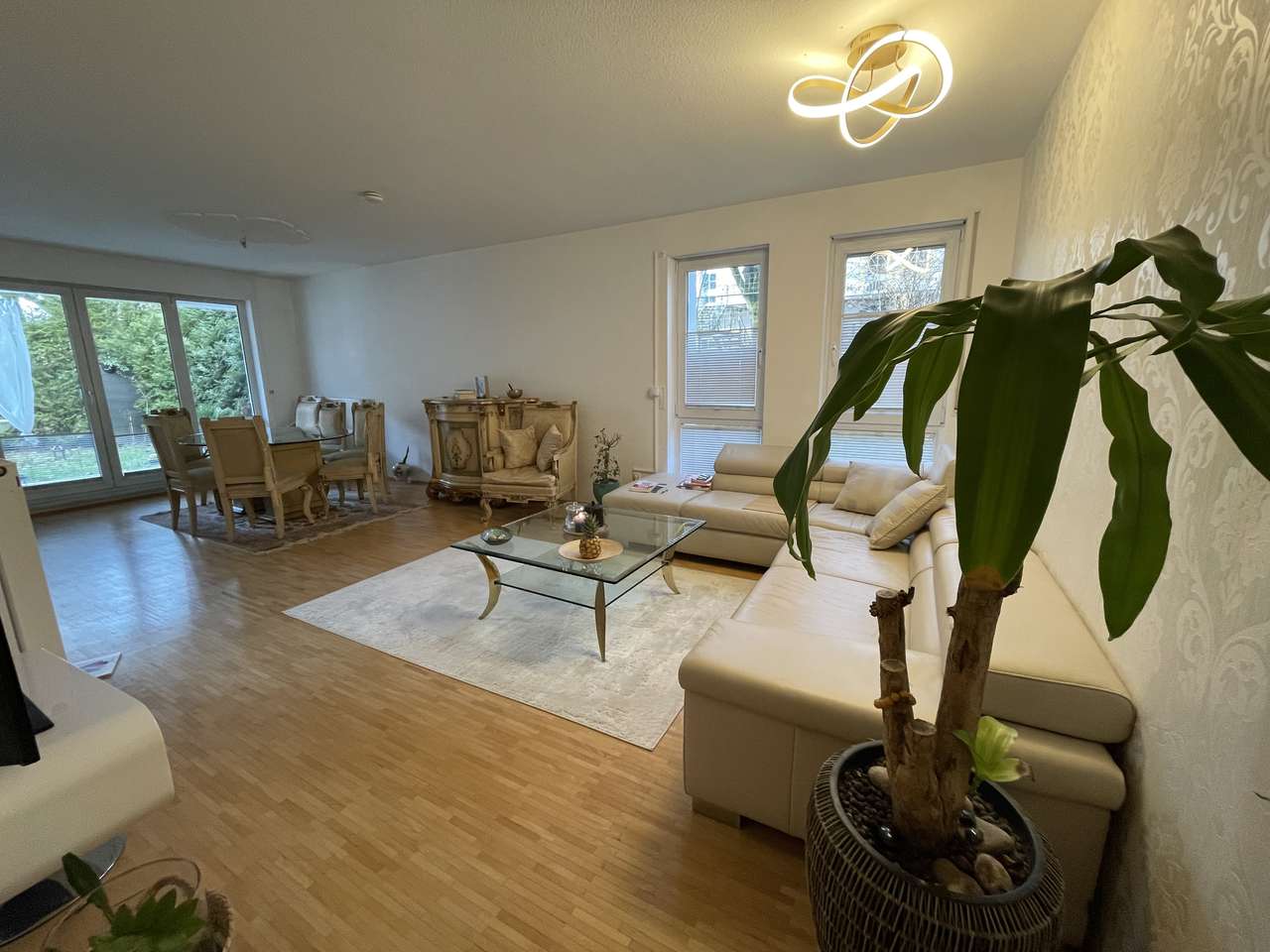 Wiesbaden: Europaviertel, sehr schöne Neubauwohnung mit Terrasse 