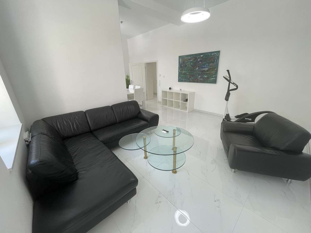 Wiesbaden: Emser Straße, mitten in Wiesbaden, viel Platz und Komfort, top ausgestattet! 