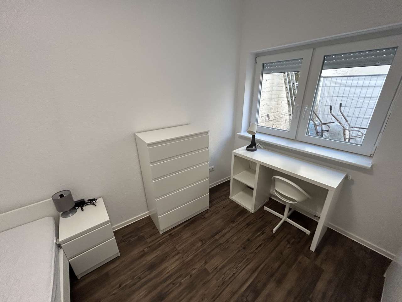 Mainz Kostheim: Zimmer in 5er WG, ruhige Lage zwischen Mainz und Wiesbaden mit Hofenbenutzung. 