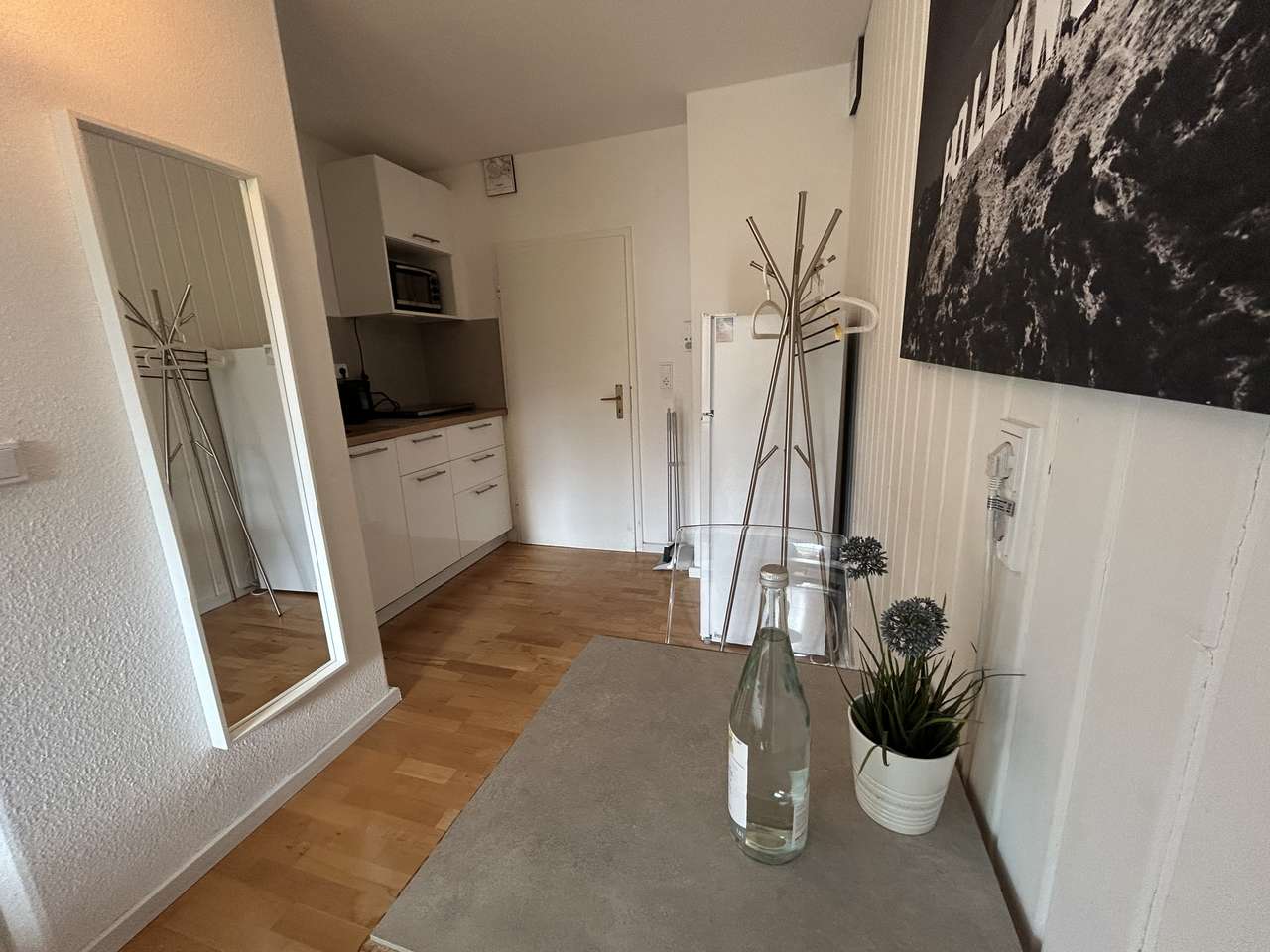 Hotelalternative, schnell auf der A66, gut parken, Balkon.